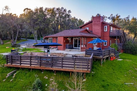 Property building, Natural landscape, Garden, Garden view