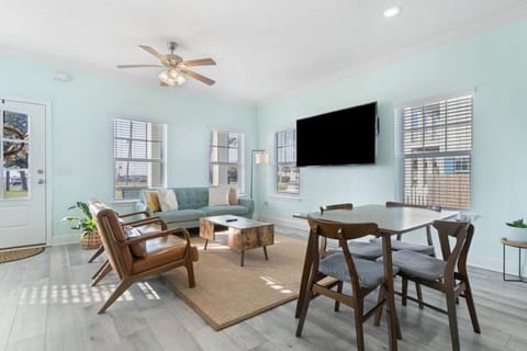 Walk to downtown seafood market Bay views House in Sanders Beach