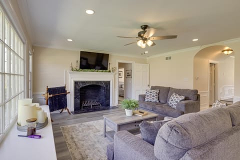 The Windmill House with Pond 9 Mi to Dayton! House in Centerville