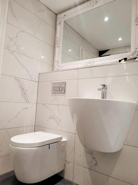 Luxury Penthouse on Waterside Knaresborough Apartment in Borough of Harrogate