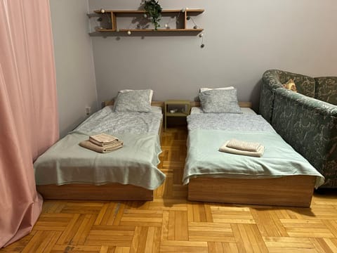 Bed, Photo of the whole room, towels