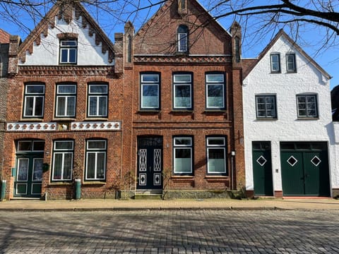 Property building, Day, Neighbourhood, Street view, Location