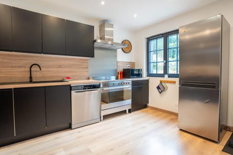 Kitchen or kitchenette, dishwasher, oven, pet friendly, stove