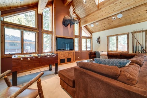 One Moose Lodge with Hot Tub in Tahoe Donner House in Truckee