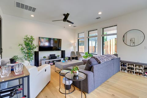 Chic Austin House with Spacious Backyard and Hammock House in South Congress