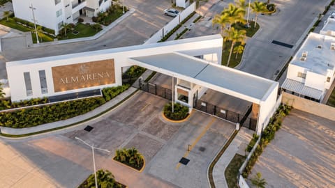 Property building, Facade/entrance