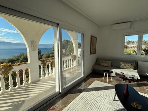 Balcony/Terrace, Living room