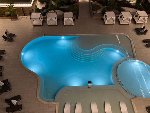 Pool view, Swimming pool, sunbed