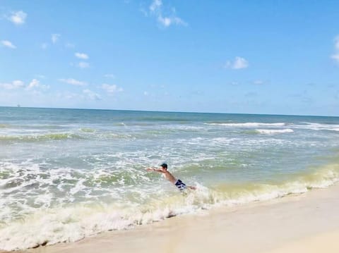 Pet Friendly Tranquil Cottage with Fire-Pit & Hot Tub Minutes to BEACHES House in Dauphin Island