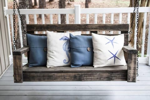 Pet Friendly Tranquil Cottage with Fire-Pit & Hot Tub Minutes to BEACHES House in Dauphin Island