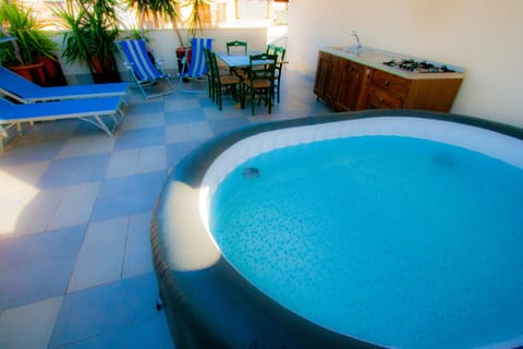 Natural landscape, Hot Tub, Pool view, Swimming pool