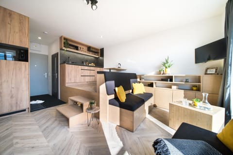 Bed, Seating area, kitchen