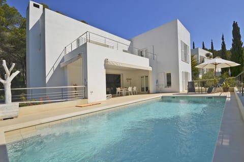Property building, Facade/entrance, Off site