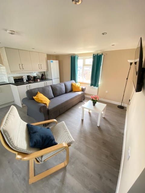 Communal lounge/ TV room, TV and multimedia, Kitchen or kitchenette, Living room, Dining area, Evening entertainment