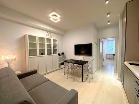 Communal lounge/ TV room, TV and multimedia, Kitchen or kitchenette, Living room, Seating area, Dining area
