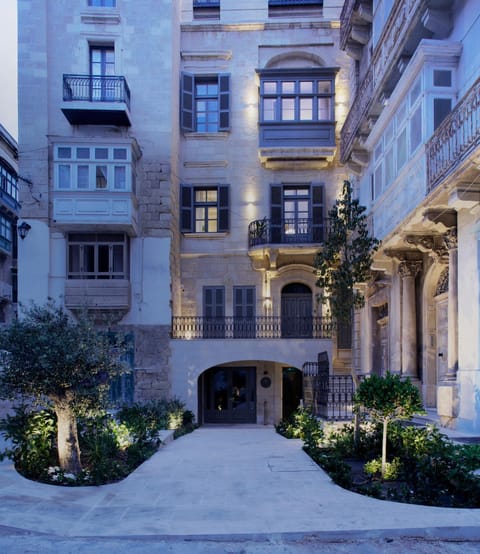 Property building, Facade/entrance