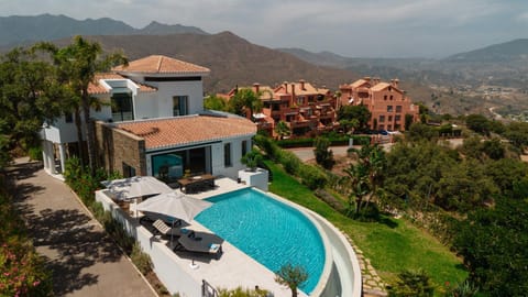 Property building, Spring, Day, Natural landscape, Bird's eye view, Mountain view, Pool view, Swimming pool, Swimming pool, sunbed