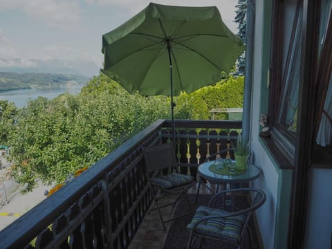 Balcony/Terrace, Lake view, Mountain view