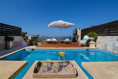 Patio, Day, Natural landscape, View (from property/room), Balcony/Terrace, Pool view, Swimming pool, Swimming pool, sunbed