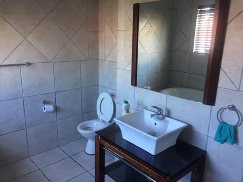 Shower, Toilet, towels