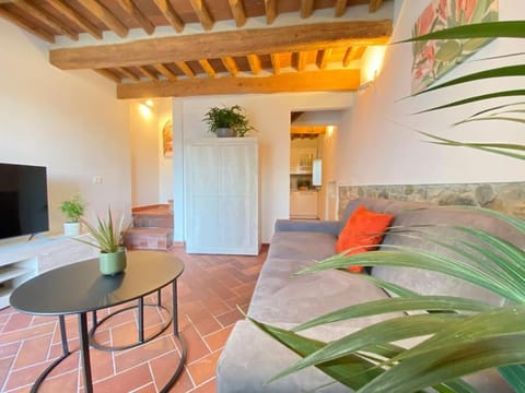 TV and multimedia, Living room, Seating area, Evening entertainment