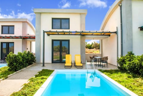 Balcony/Terrace, Dining area, Swimming pool, sunbed