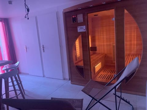 Sauna, Dining area