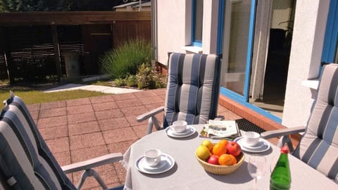 Property building, Balcony/Terrace, Dining area