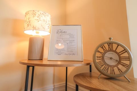 Hillside House- Pine View Apartment in Longford