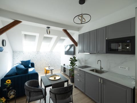 TV and multimedia, Kitchen or kitchenette, Living room