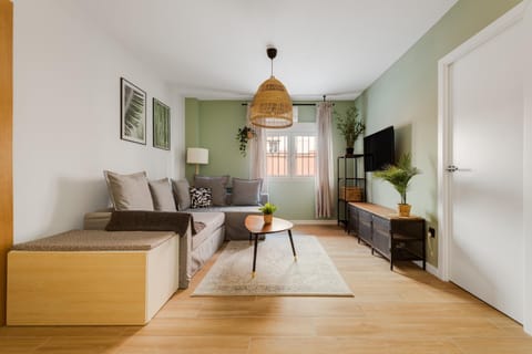 Communal lounge/ TV room, TV and multimedia, Living room, Seating area, Evening entertainment