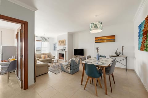 Communal lounge/ TV room, TV and multimedia, Living room, Dining area