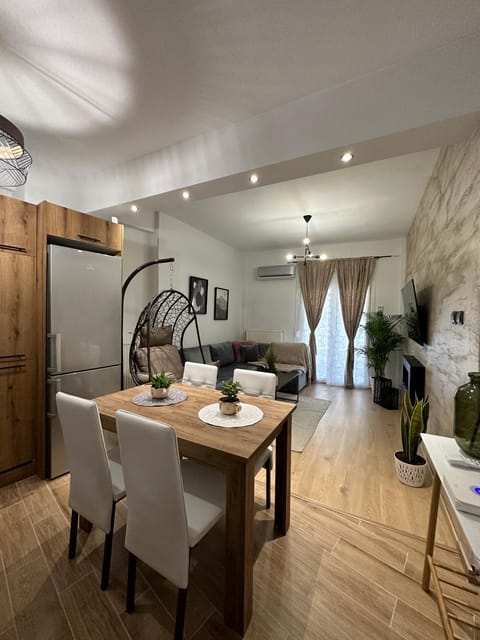 Kitchen or kitchenette, Living room, Seating area, Dining area