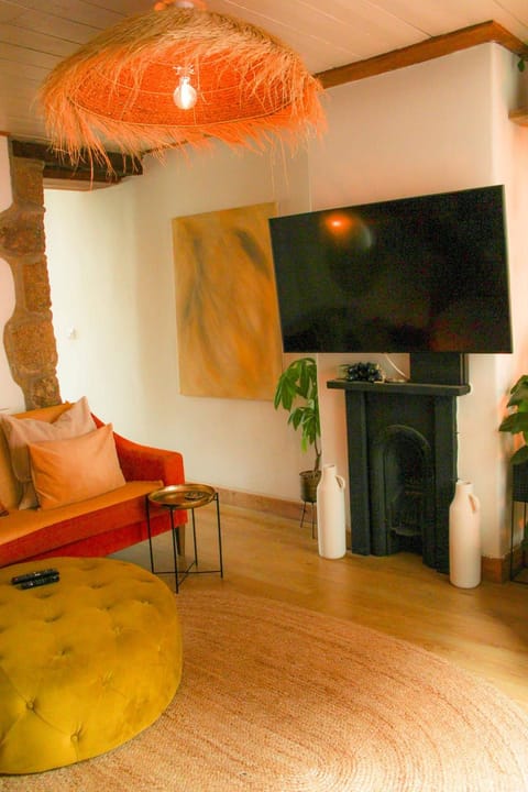 The Artist's Nook, charming Cottage by the beach. House in Penzance