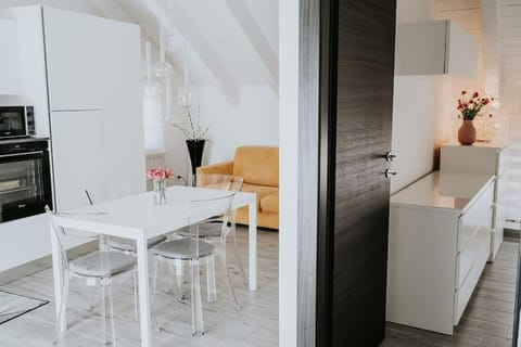 Kitchen or kitchenette, Living room, Dining area, dishwasher, minibar, pet friendly, stove