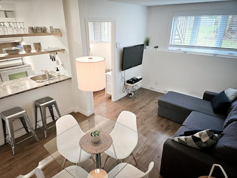 Living room, Dining area