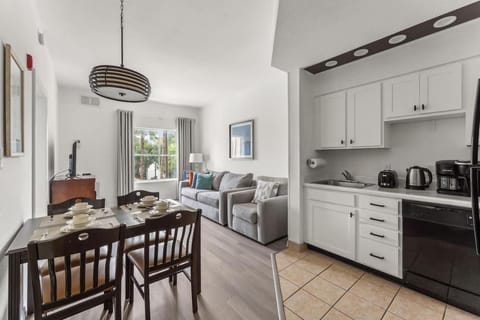 1BR FREE Shuttle to Disney Parks HS305 Apartment in Orlando