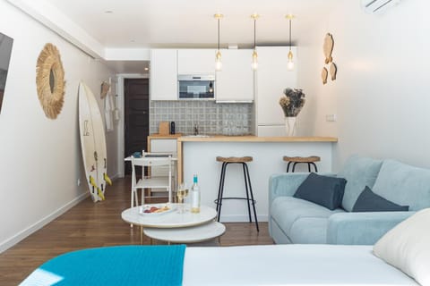 Kitchen or kitchenette, Living room, Seating area