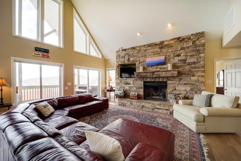 Family Home in Sugar Mtn with Fire Pit and Game Room! House in Sugar Mountain