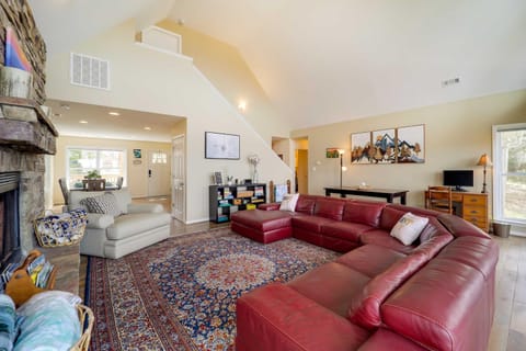 Family Home in Sugar Mtn with Fire Pit and Game Room! House in Sugar Mountain