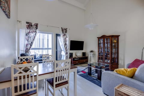 Communal lounge/ TV room, Living room, Seating area, Dining area
