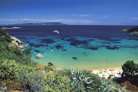 Nearby landmark, Spring, Day, Natural landscape, Summer, Beach, Mountain view, Sea view, Seasons