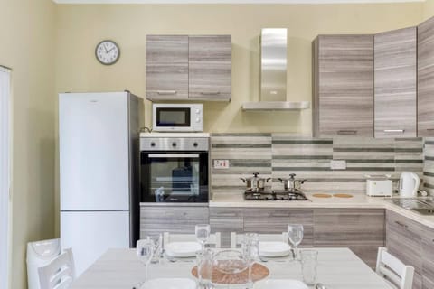 Seaview, Beautiful 3BR Apt 1 Apartment in Marsaskala