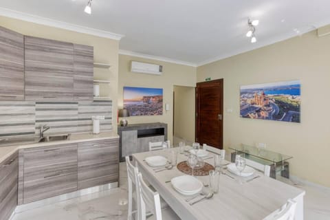 Seaview,Beautiful 3BR Apt 2 Apartment in Marsaskala