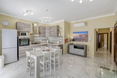 Seaview,Beautiful 3BR Apt 2 Apartment in Marsaskala