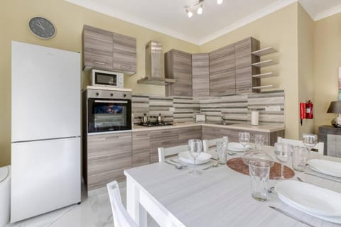 Seaview,Beautiful 3BR Apt 3 Apartment in Marsaskala