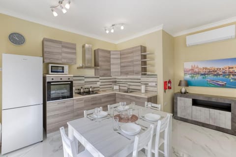 Seaview,Beautiful 3BR Apt 3 Apartment in Marsaskala