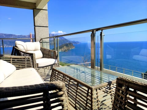 View (from property/room), Balcony/Terrace, Seating area, Mountain view, Sea view