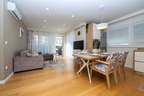 TV and multimedia, Kitchen or kitchenette, Living room, Seating area, Dining area, air conditioner
