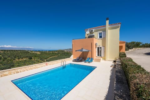 Property building, Day, Swimming pool